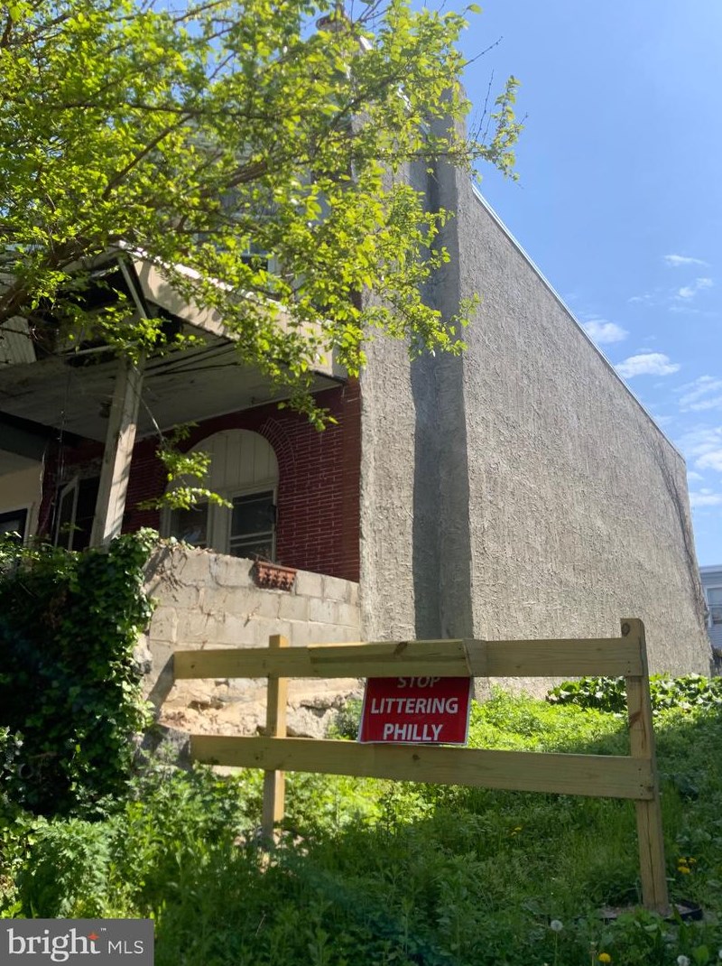 4827 Warnock St, Philadelphia, PA 19141-3940
