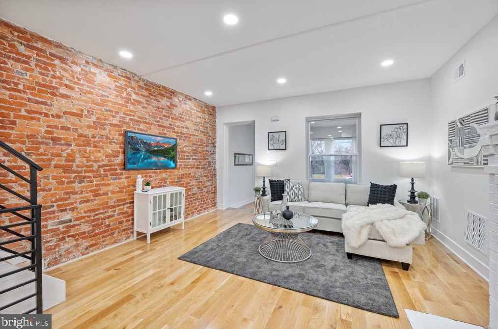 1135 S 61st St, Philadelphia, PA 19143