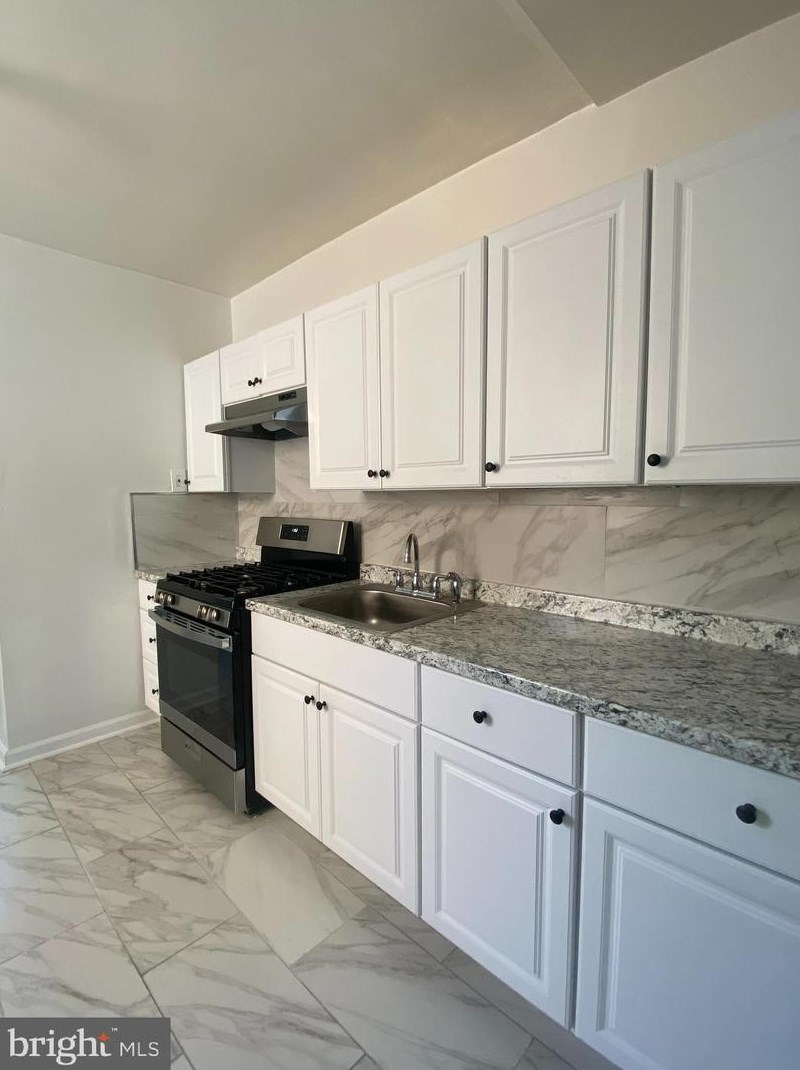 6412 Trinity St, Philadelphia, PA 19142-1427