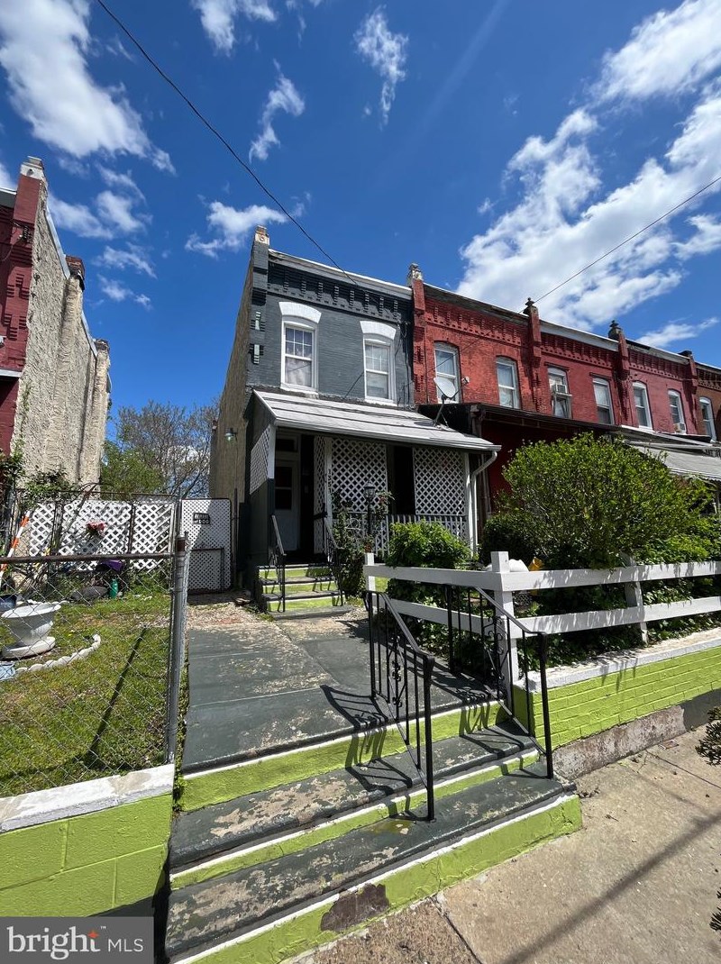 1351 46th St, Philadelphia, PA 19143-3827