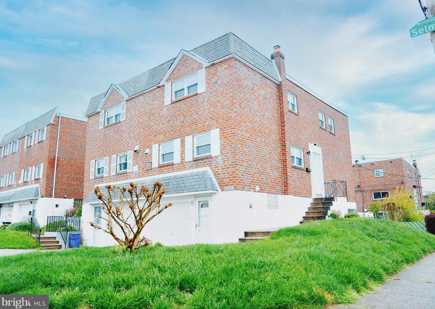 10221 Selmer Plz, Philadelphia, PA 19116-3629