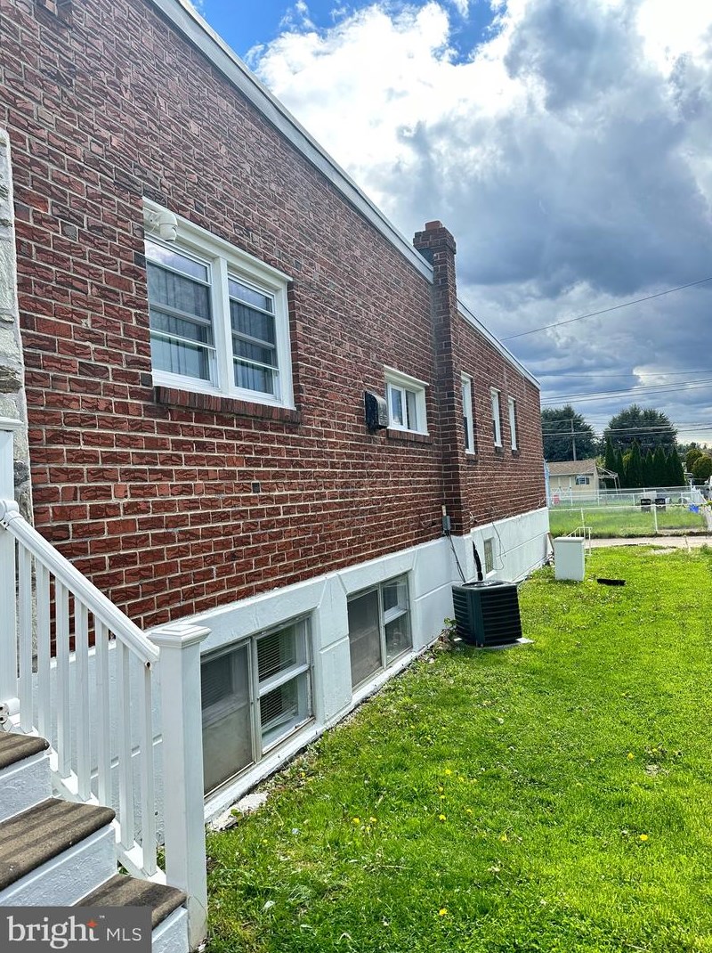 2628 Tremont St, Philadelphia, PA 19152