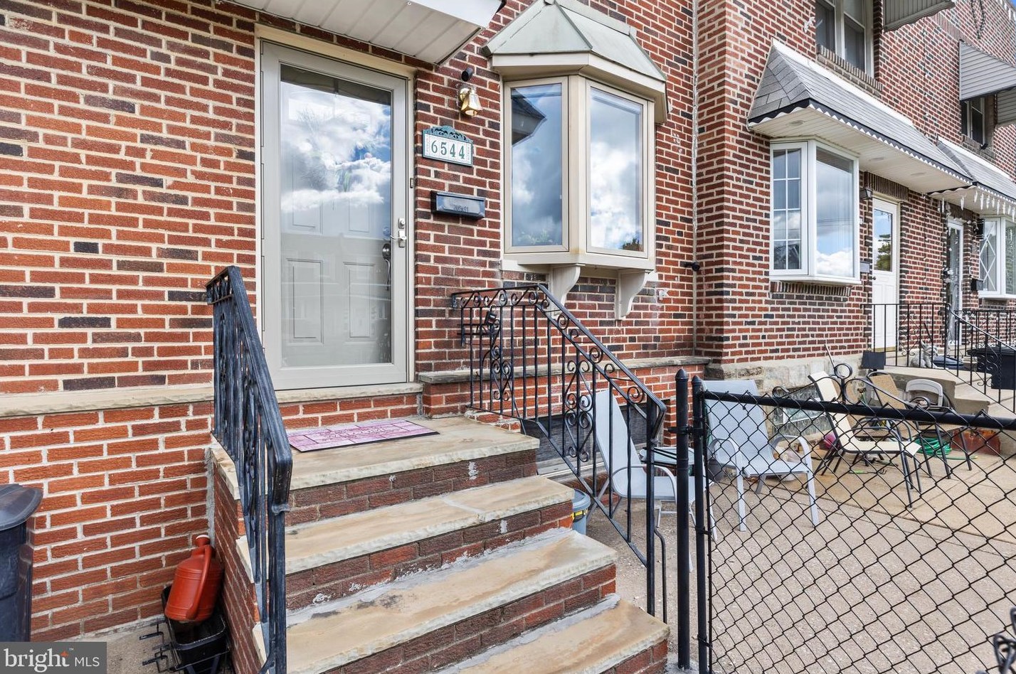 6544 Cottage St, Philadelphia, PA 19135-2711