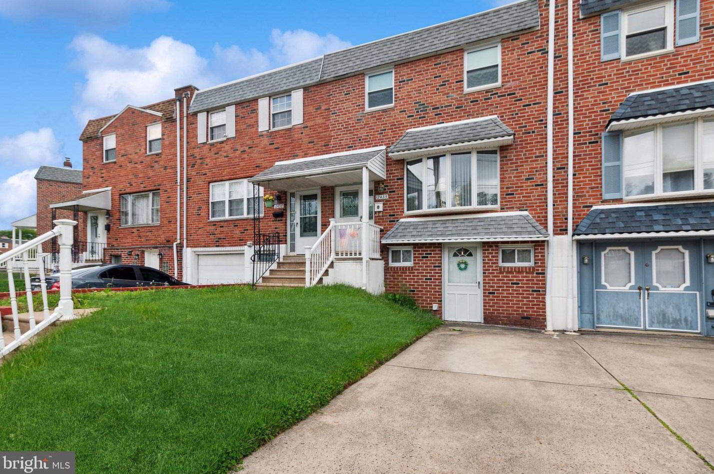 12435 Sweet Briar Rd, Philadelphia, PA 19154-1317