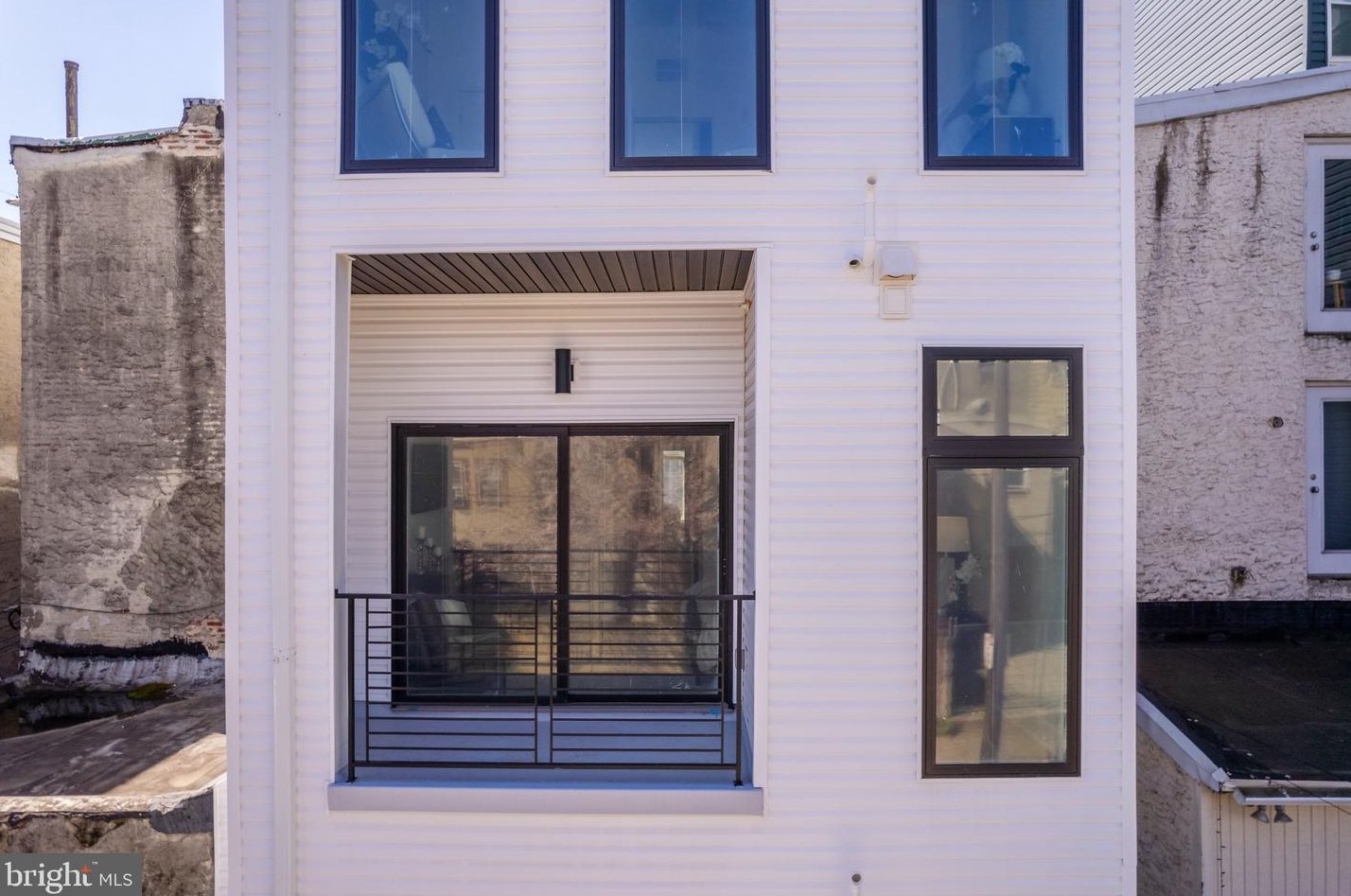 1613 Brown St, Philadelphia PA  19130-2806 exterior