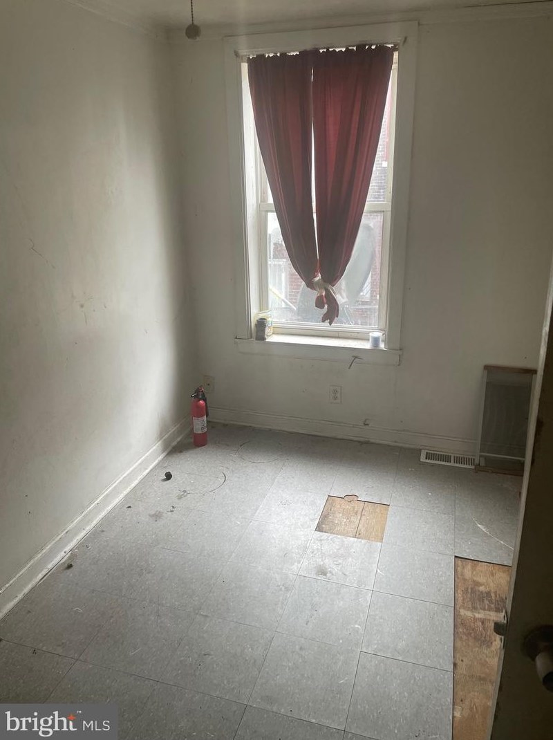 3404 Crystal St, Philadelphia, PA 19134-1207
