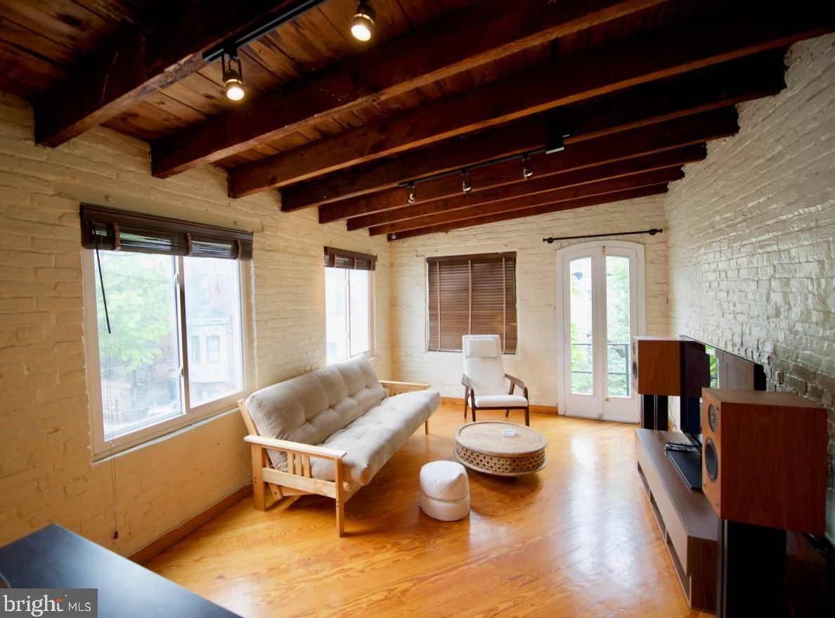 2223 Latimer St, Philadelphia PA  19103-5509 exterior