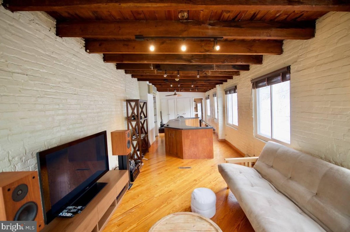 2223 Latimer St, Philadelphia PA  19103-5509 exterior