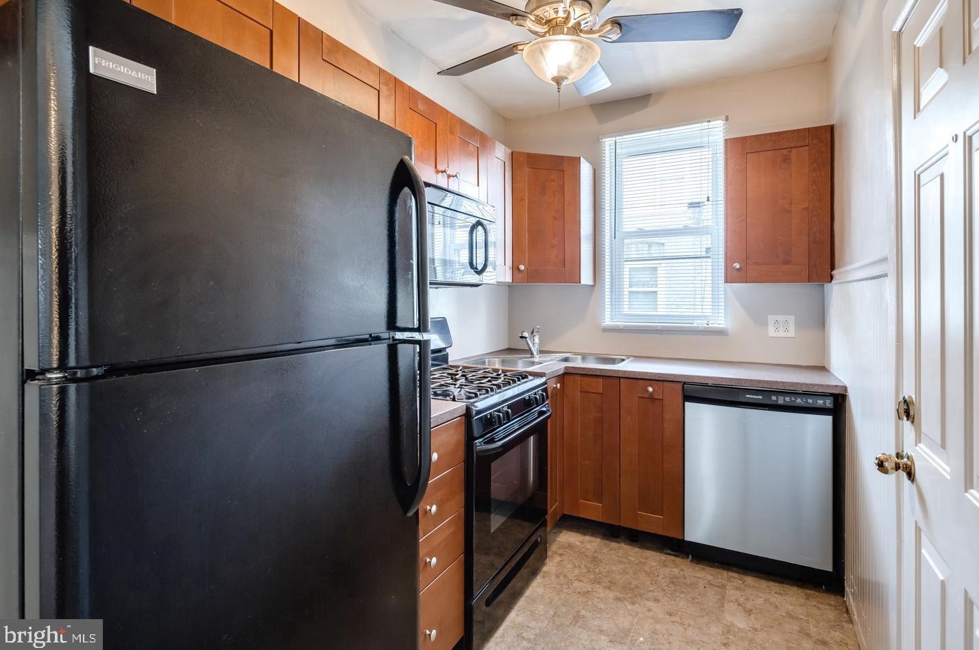 1628 Newkirk St, Philadelphia, PA 19145-1208