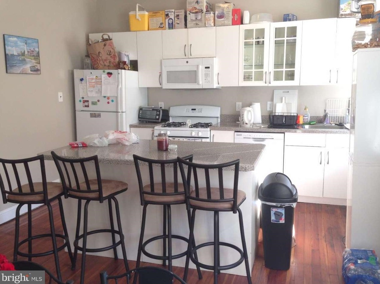 1527 Spruce St Apt 43, Philadelphia, PA 19102