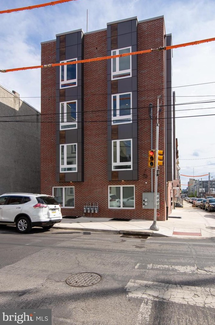 818 Diamond St, Philadelphia, PA 19122