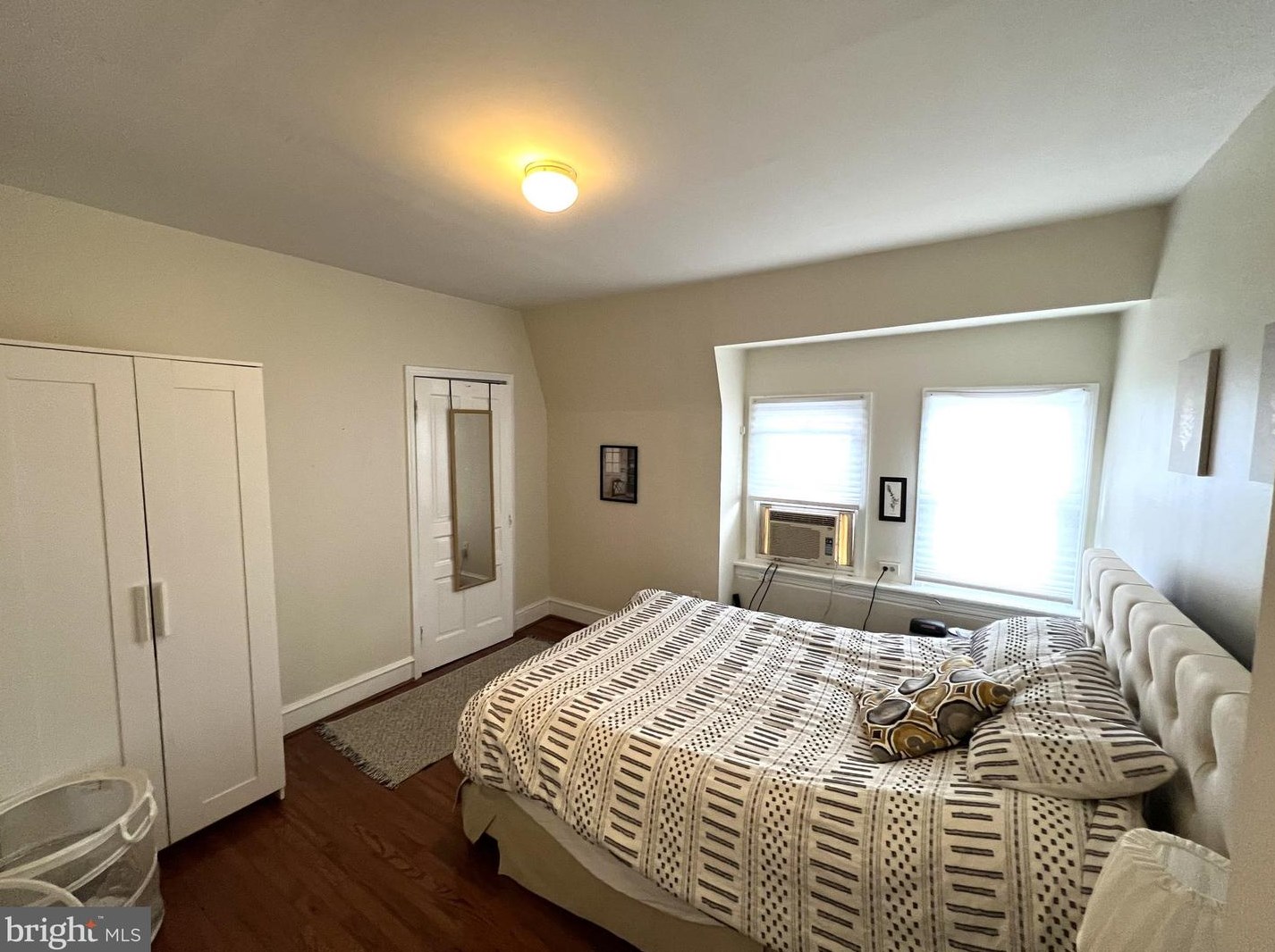 406 S 45th St #3f, Philadelphia, PA 19104