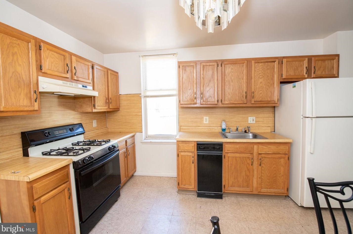 422 Huntingdon St, Philadelphia PA 19133-2619 exterior