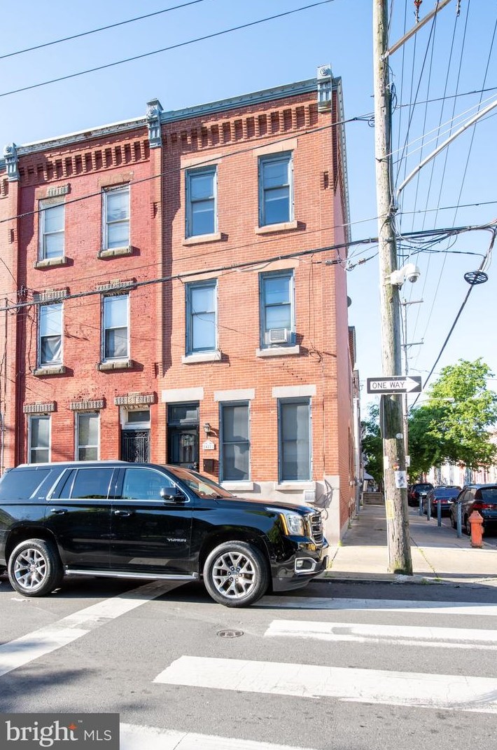 422 Huntingdon St, Philadelphia, PA 19133-3018
