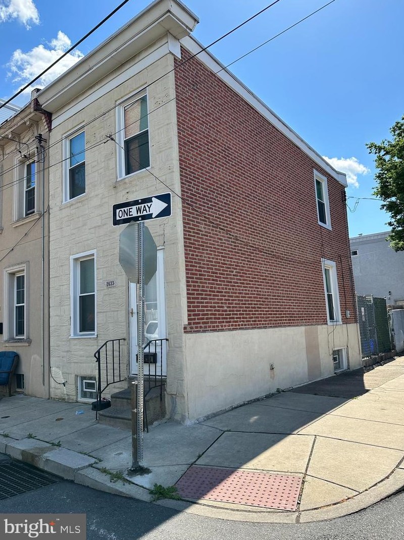 2633 Janney St, Philadelphia, PA 19125-1810