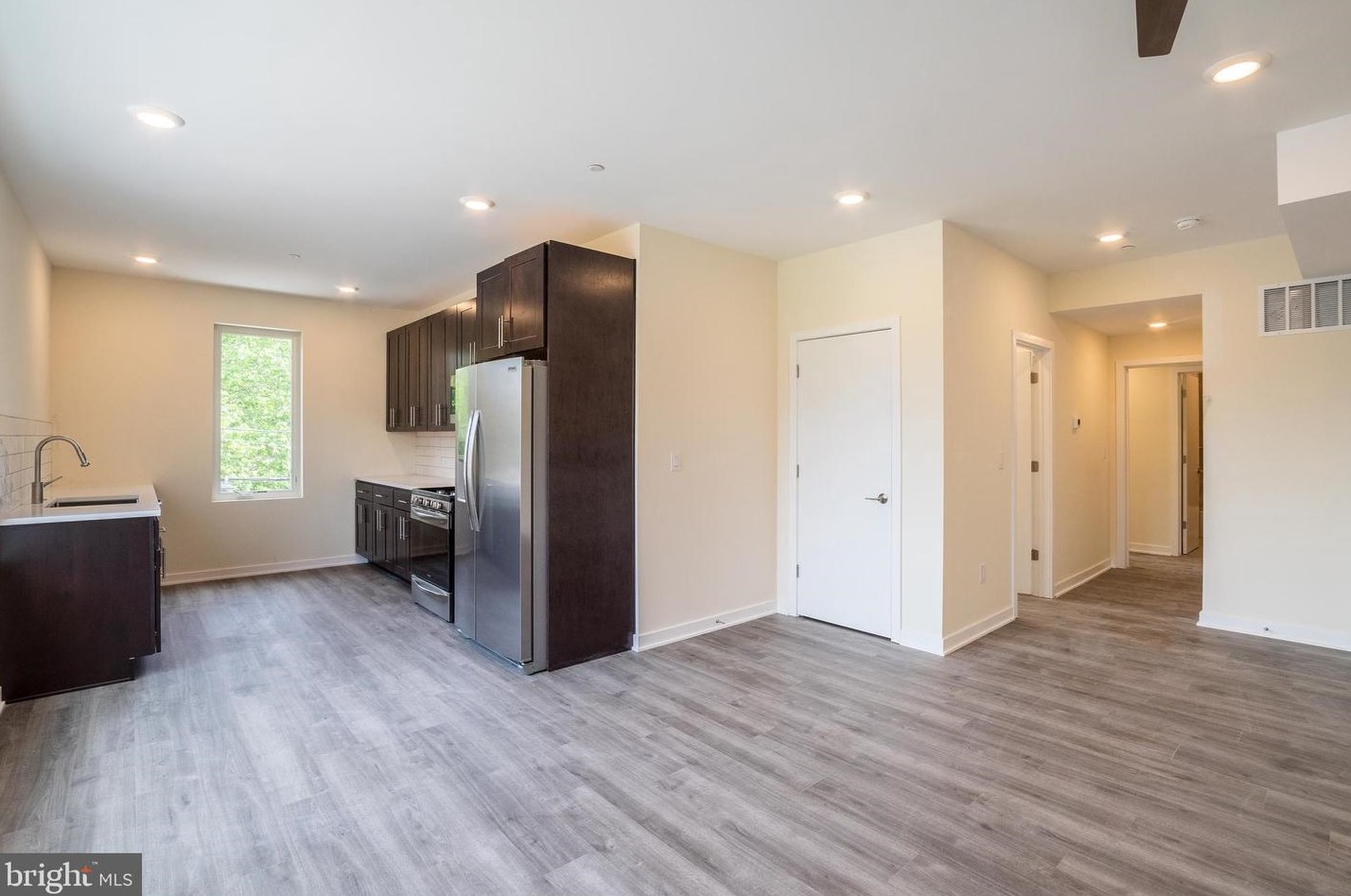 1300 S 24th St #unit B2, Philadelphia, PA 19146
