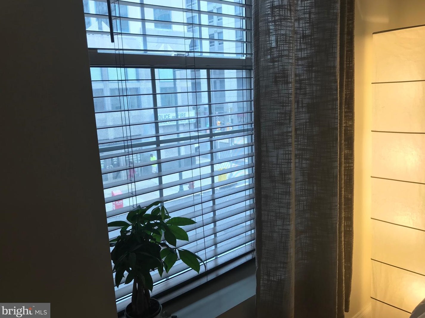 906 Arch St #2, Philadelphia, PA 19107