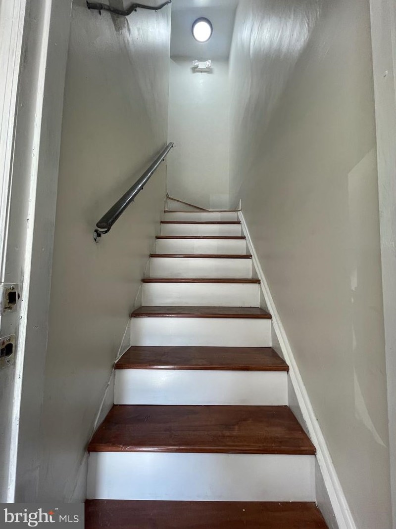 704 S 5th St, Philadelphia, PA 19123