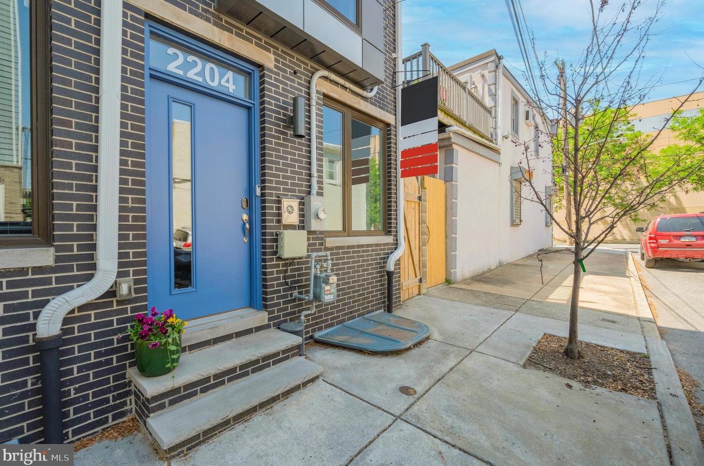 2204 Albert St, Philadelphia, PA 19125-1805