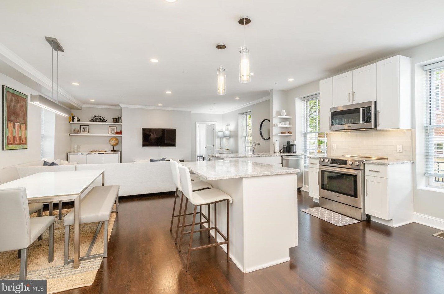 6 Governors Ct, Philadelphia, PA 19146