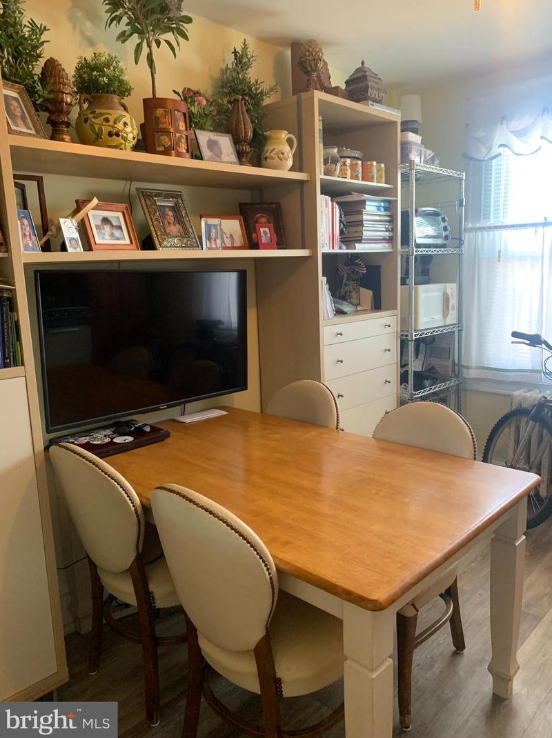 650 Wendover St, Philadelphia PA 19128-1719 exterior