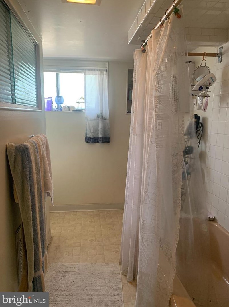 650 Wendover St, Philadelphia PA 19128-1719 exterior