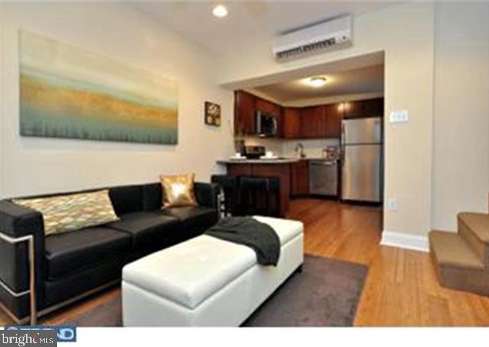 525 Fitzwater St Apt 7, Philadelphia, PA 19147