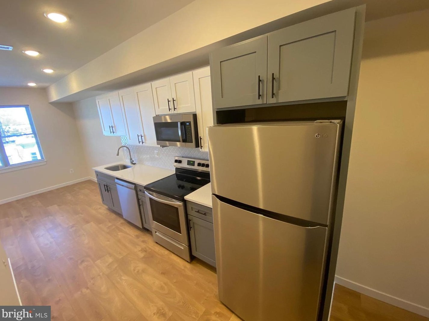 5614 Catharine St #2, Philadelphia, PA 19143