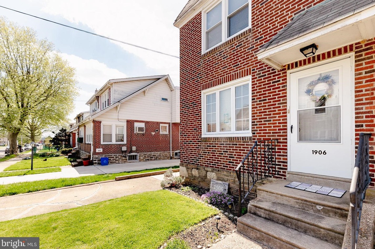 1906 Arthur St, Philadelphia, PA 19152-2606
