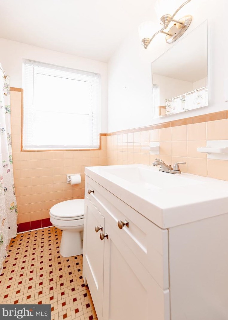 1906 Arthur St, Philadelphia PA 19111-2353 exterior