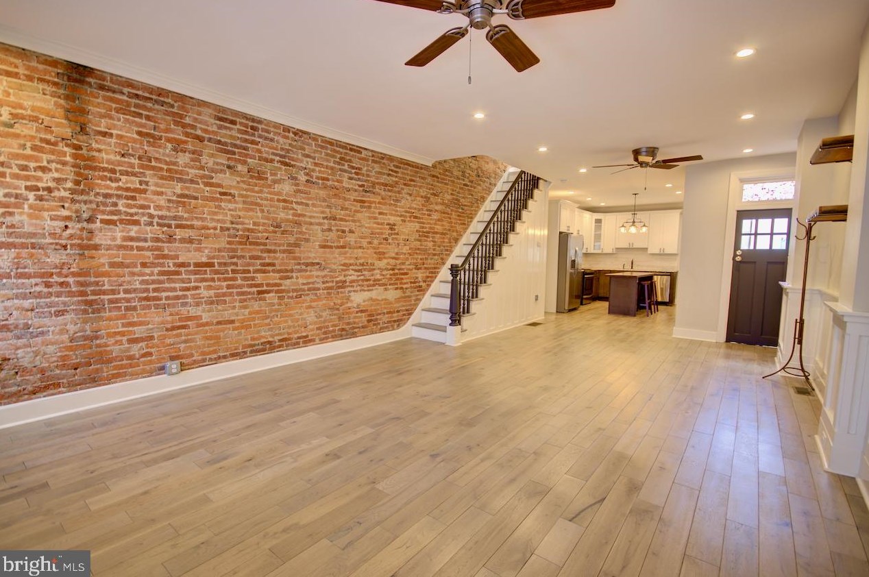 1122 Mifflin St, Philadelphia, PA 19148-2110