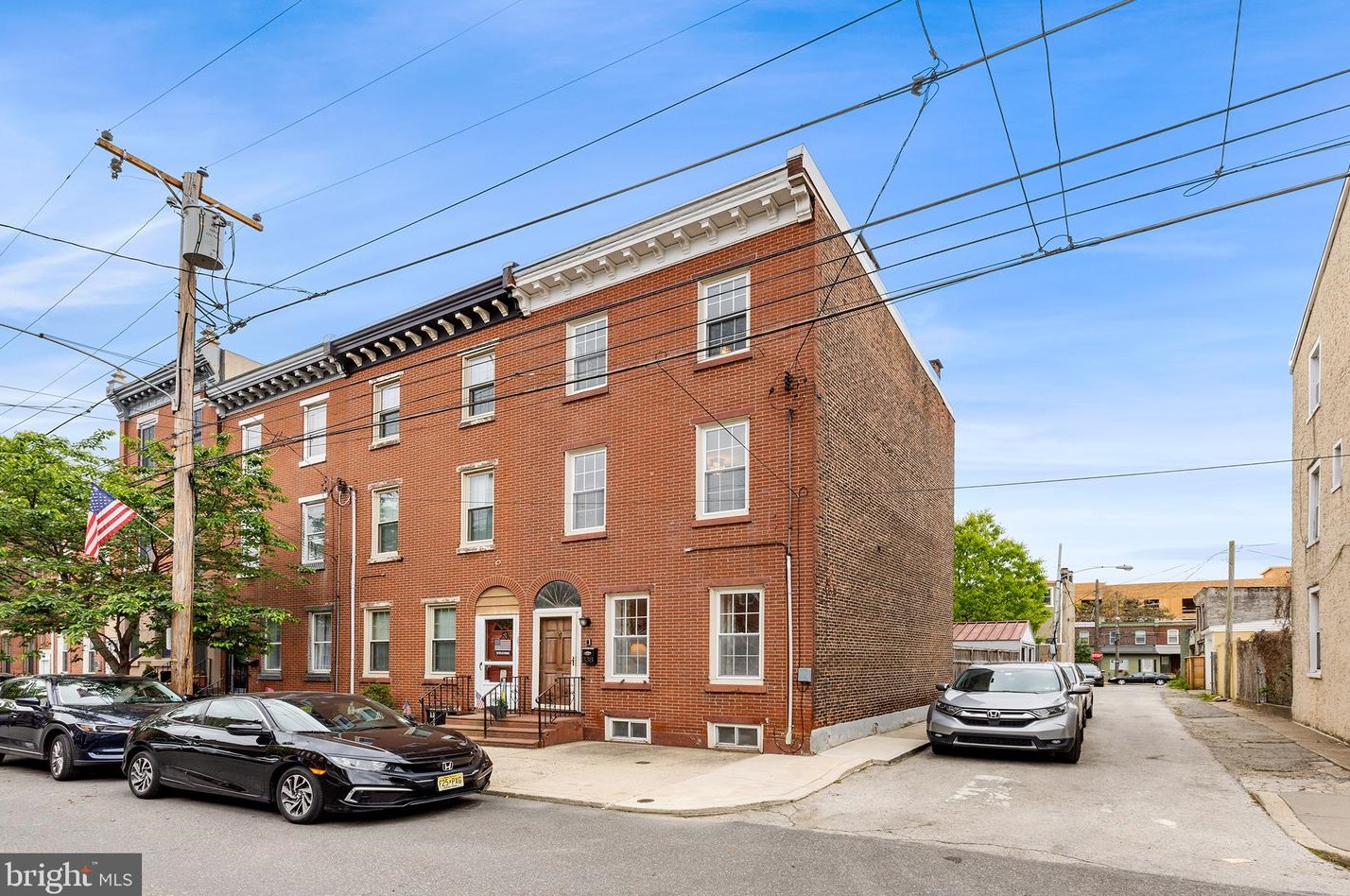 838 Thompson St, Philadelphia, PA 19125-3528