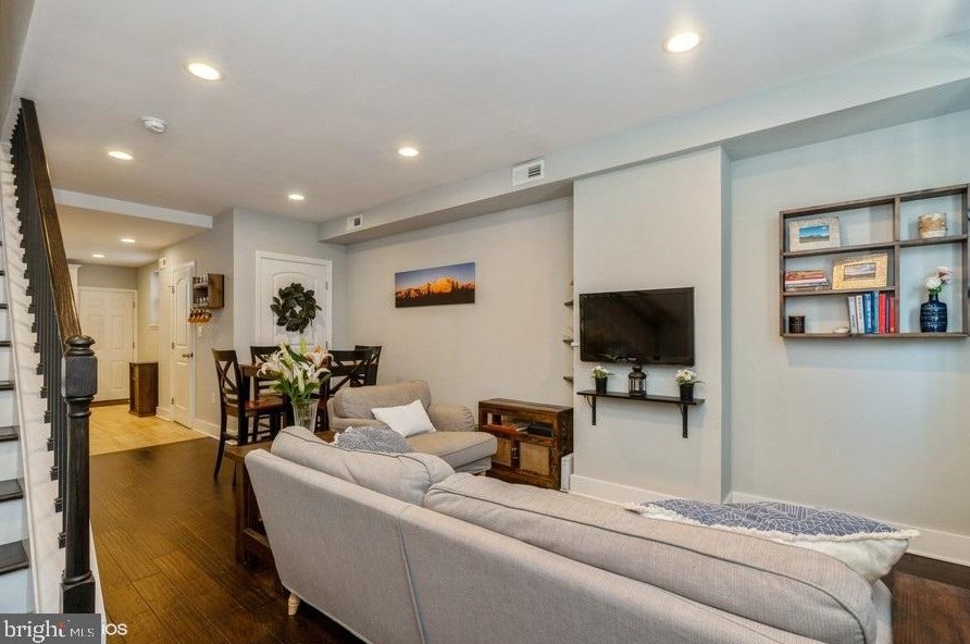 2416 Mildred St, Philadelphia, PA 19148-3720