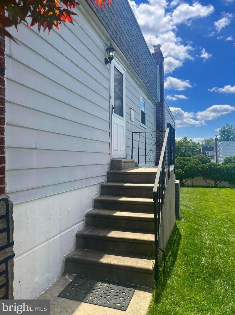 424 Densmore St, Philadelphia, PA 19116-2402