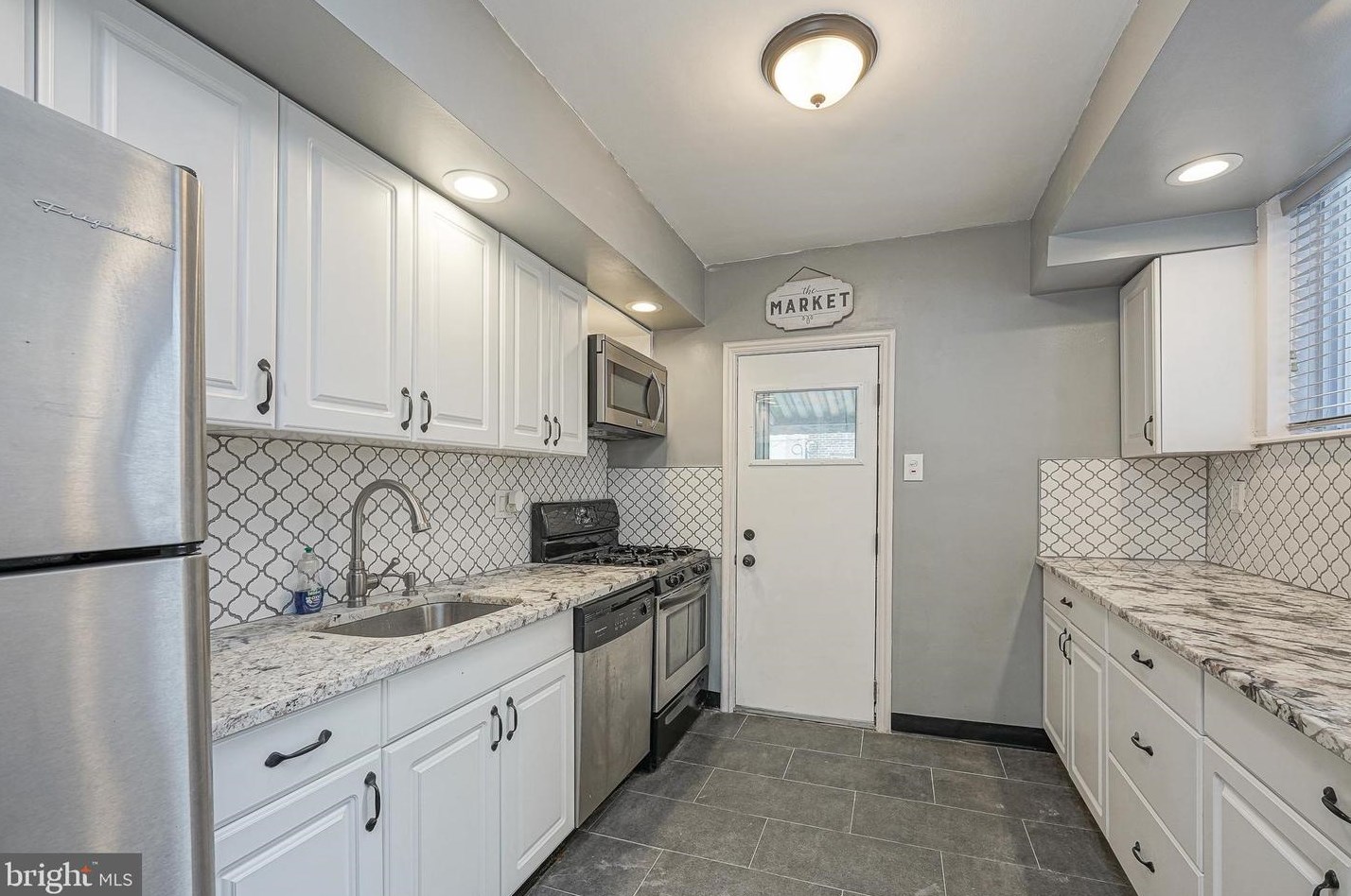 2940 18th St, Philadelphia, PA 19132-2122