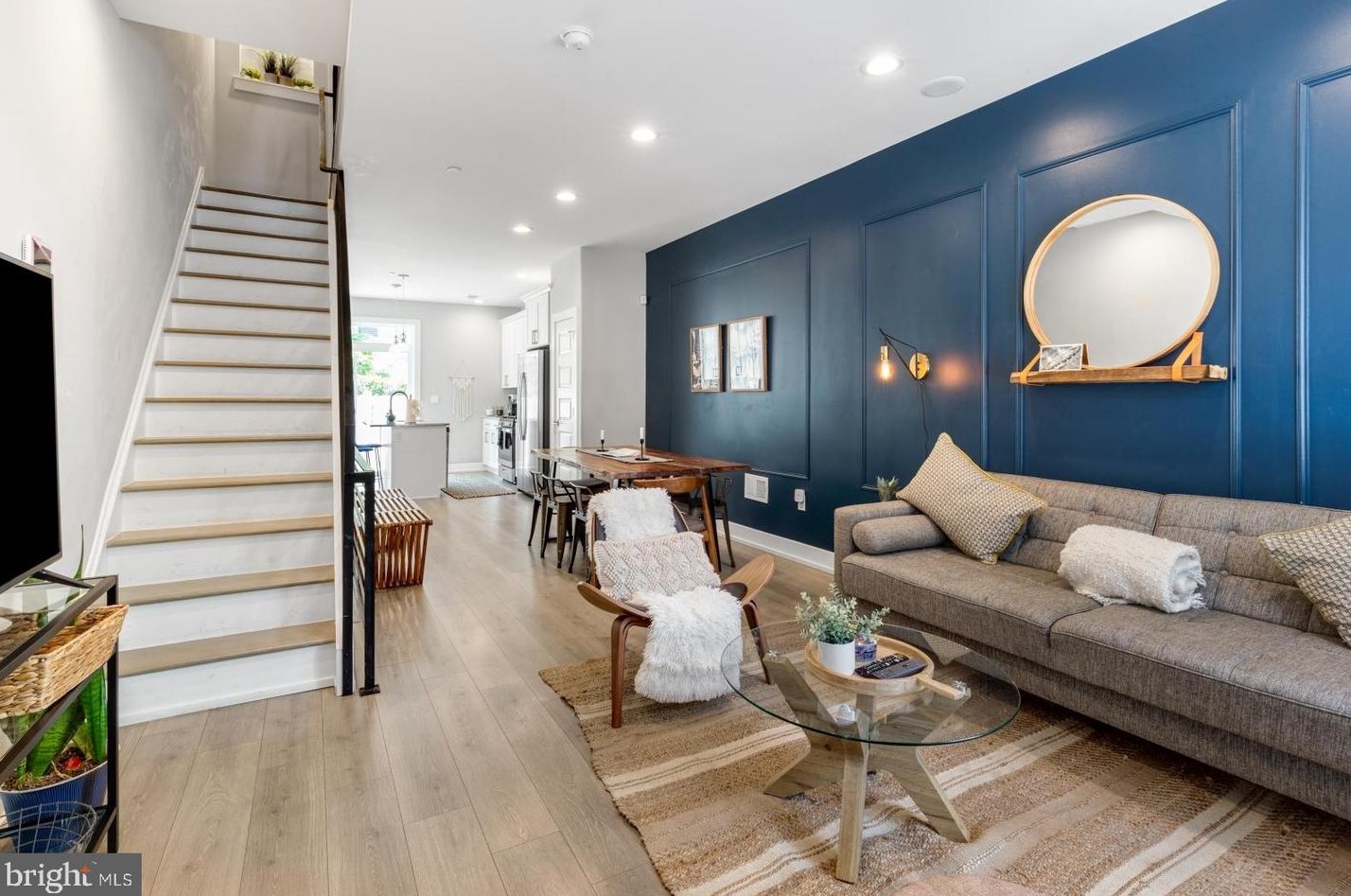 526 Mercy St, Philadelphia, PA 19148