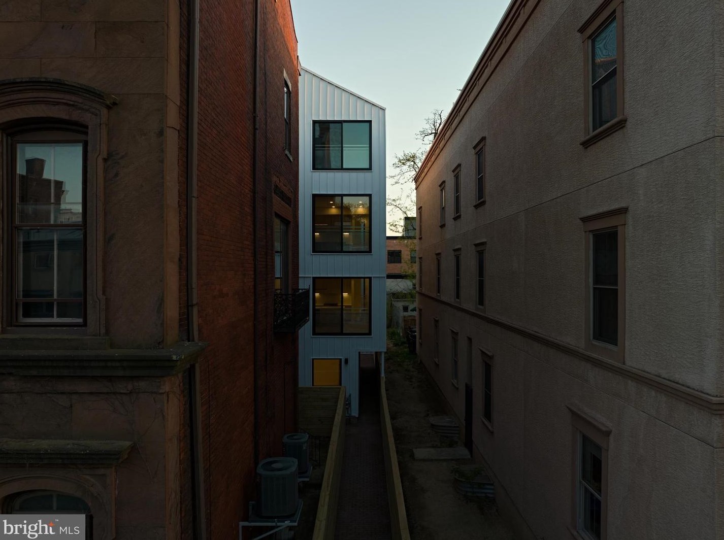 2011 Cambridge St, Philadelphia PA  19130-1414 exterior