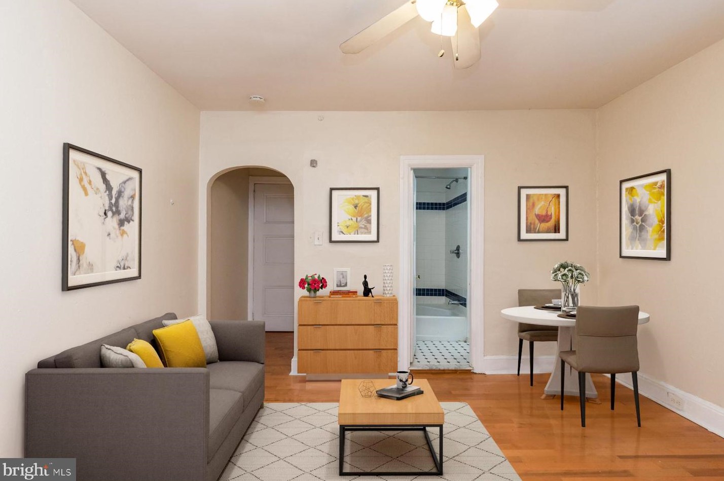 314 S 12th St Apt 2r, Philadelphia, PA