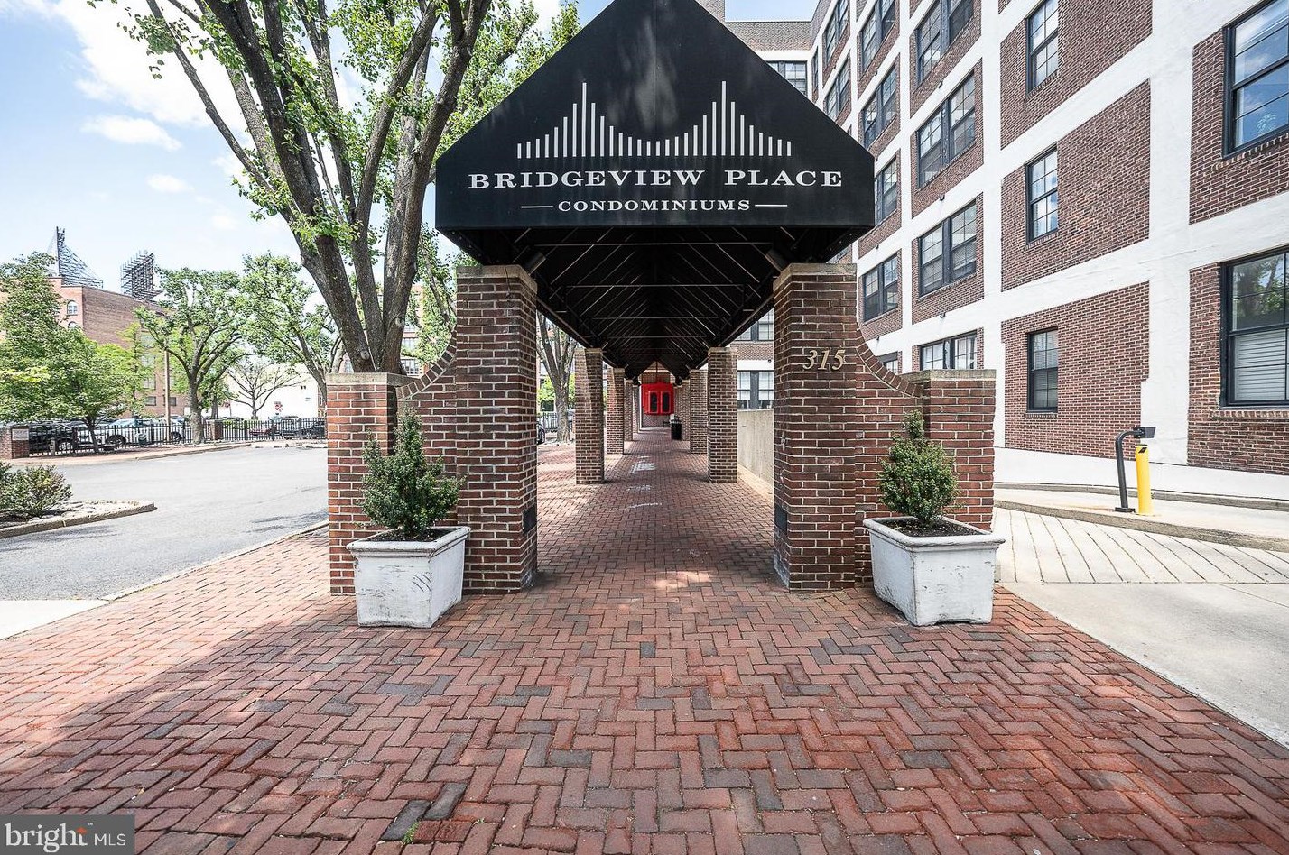 315 New St Apt 617, Philadelphia, PA 19106