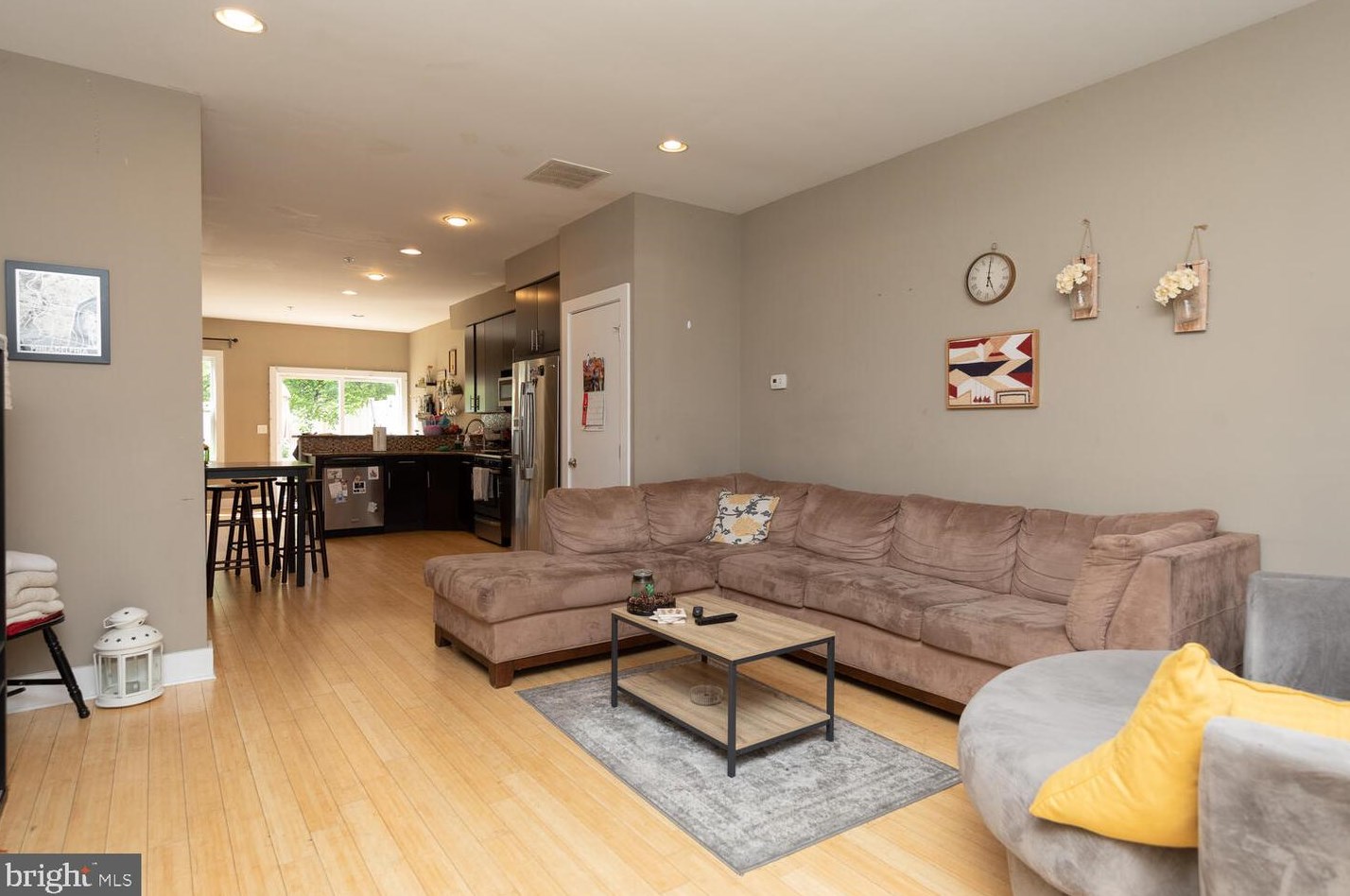 1632 Francis St, Philadelphia PA  19130-2108 exterior