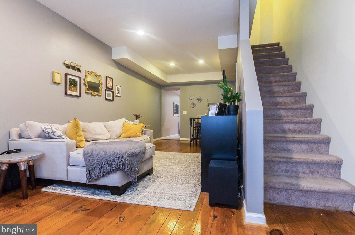 242 Reed St, Philadelphia PA  19147-6037 exterior