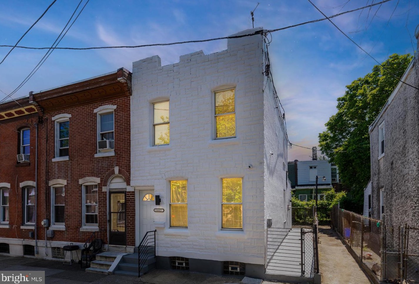 1642 Juniata St, Philadelphia, PA 19140-2911
