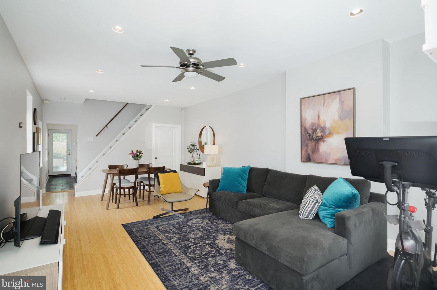 2557 Sepviva St, Philadelphia, PA 19125-2236