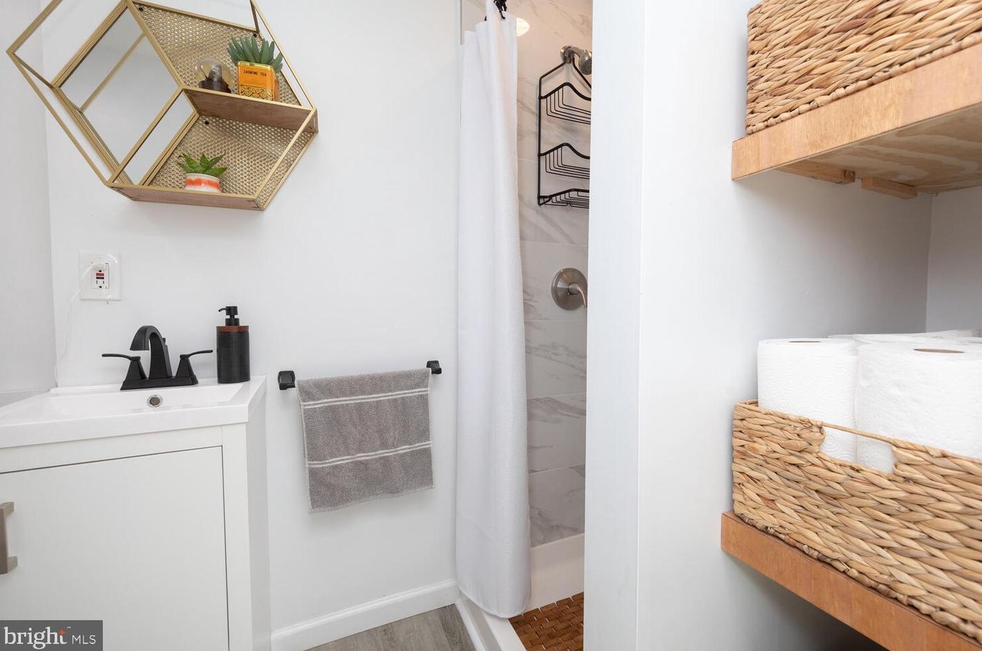 3424 Indian Queen Ln, Philadelphia PA 19129-1520 exterior