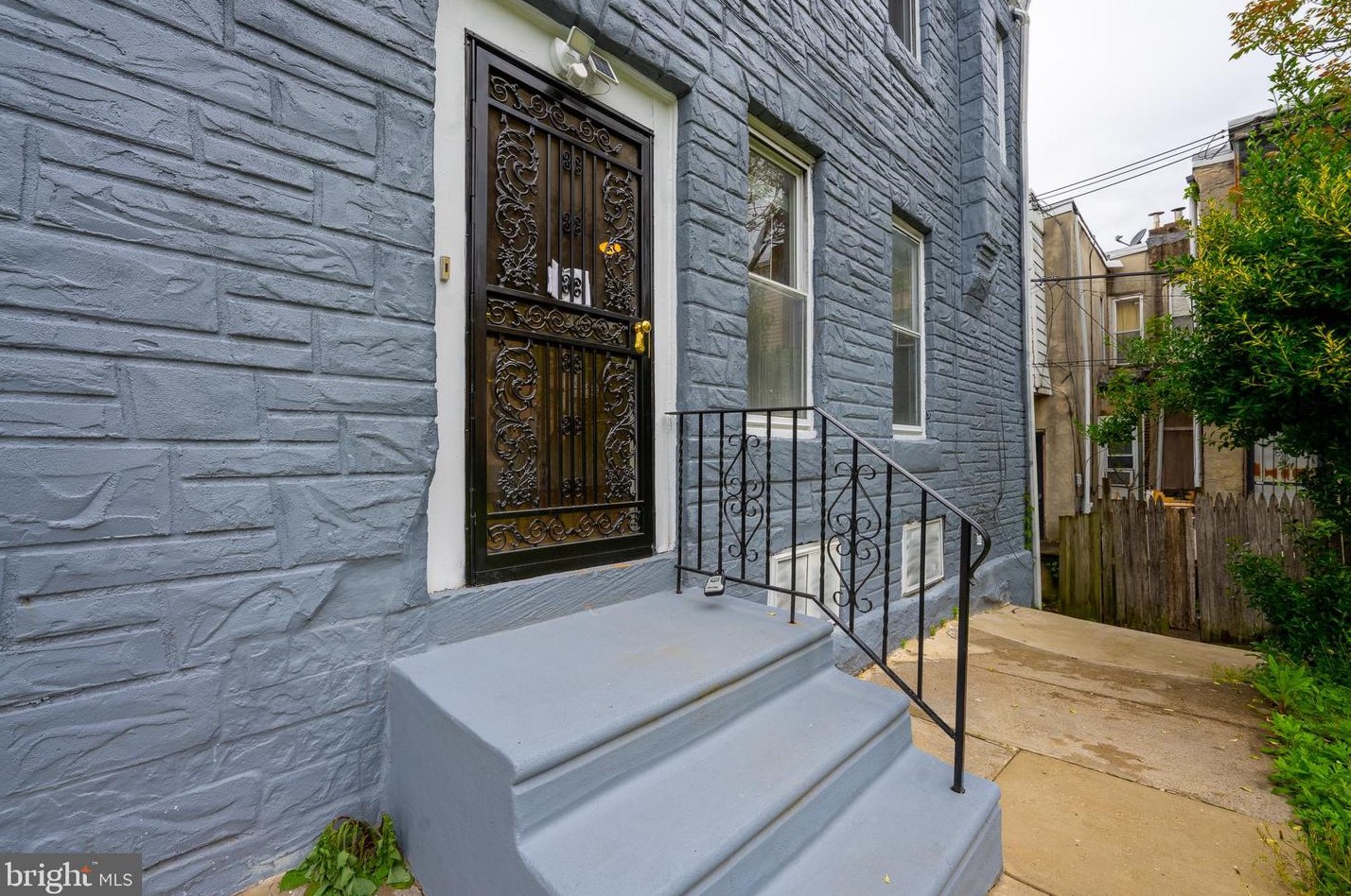 1760 N Lindenwood St, Philadelphia, PA 19131