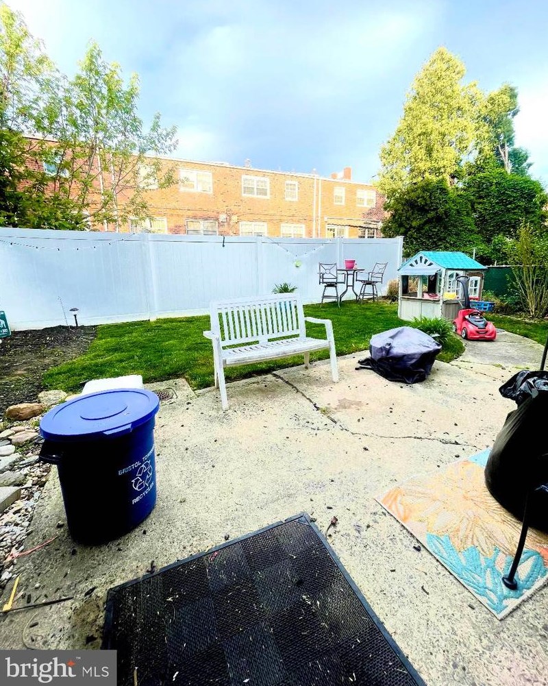 3579 Dows Rd, Philadelphia, PA 19154-4042