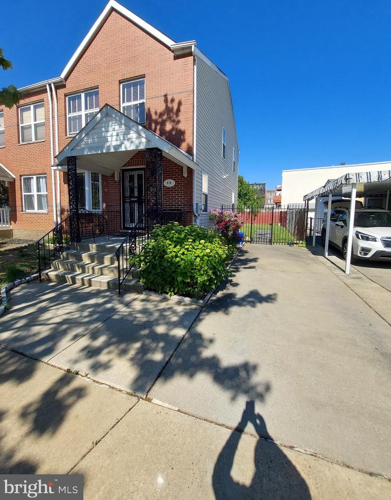 810 Park Ave, Philadelphia PA  19123-1806 exterior