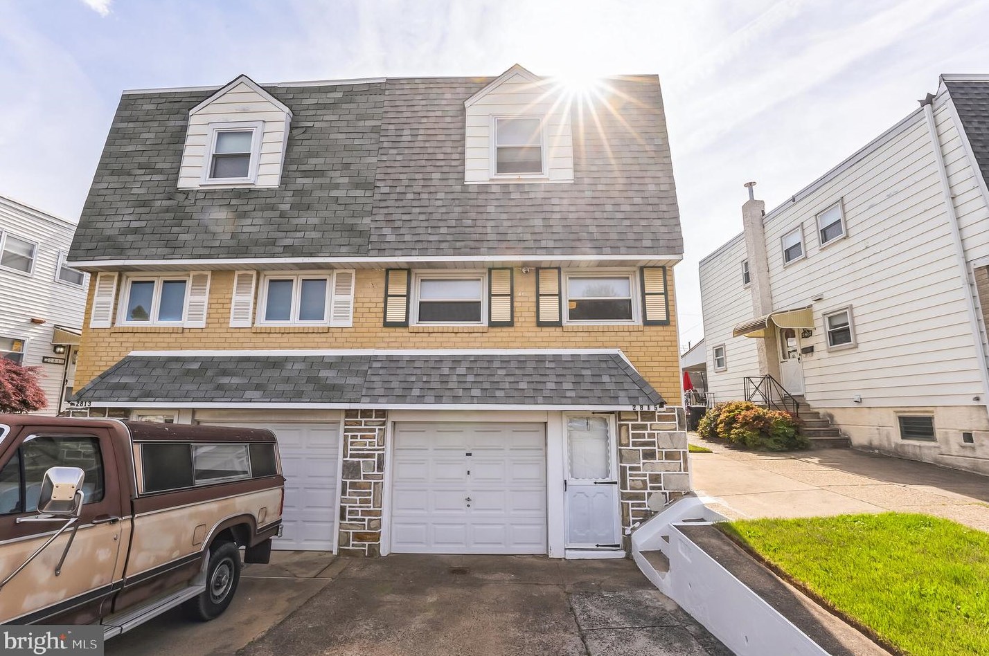 2815 Chase Rd, Philadelphia, PA 19152-1601