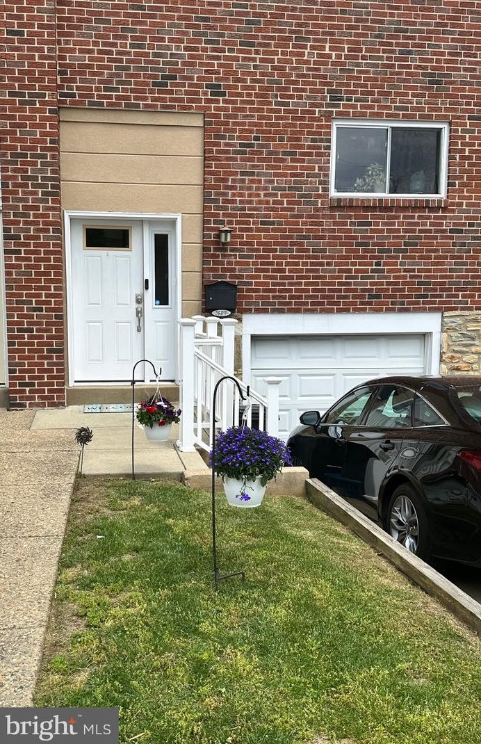 3589 Nottingham Ln, Philadelphia, PA 19114-1403