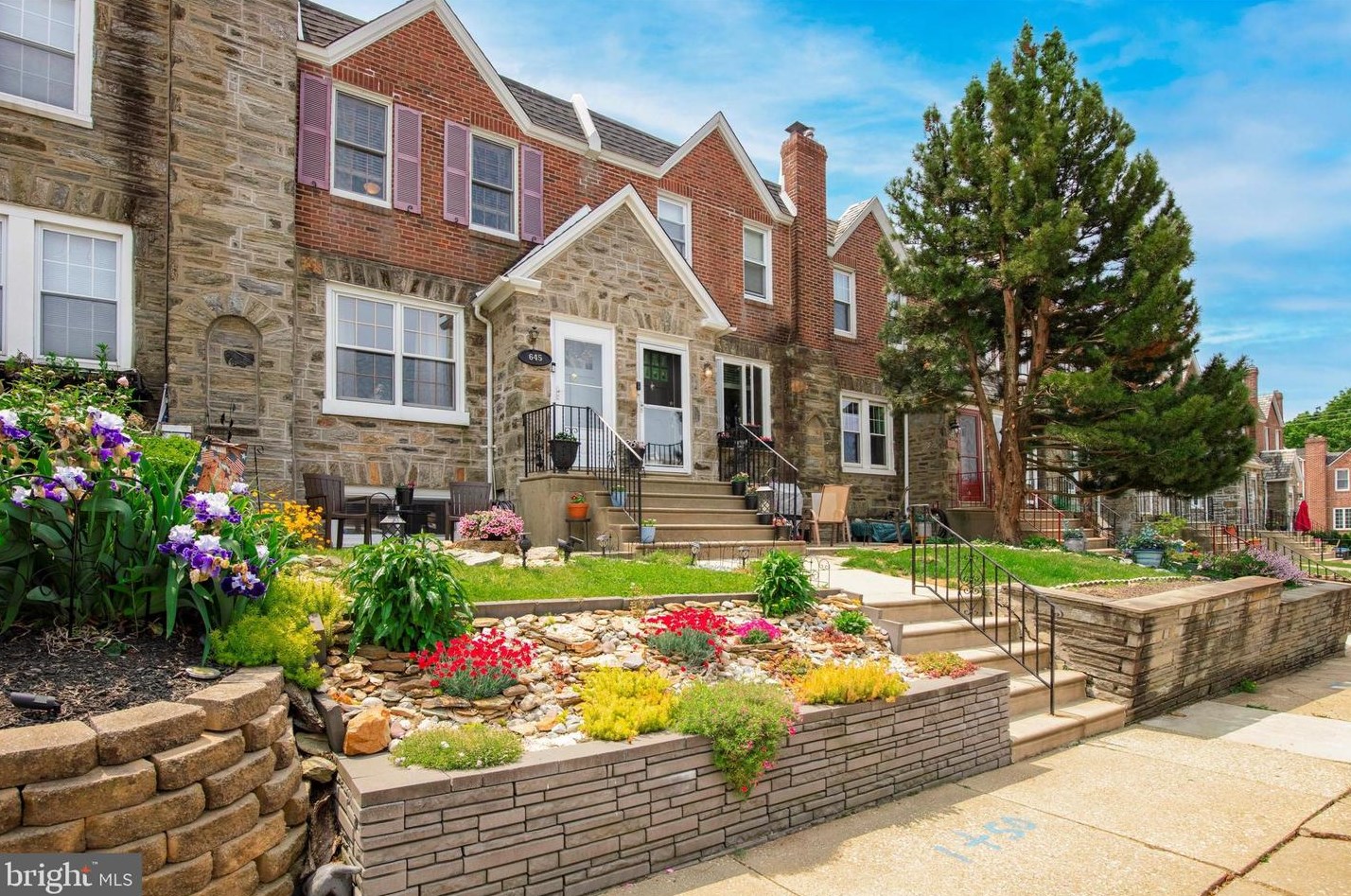645 Maris St, Philadelphia, PA 19128-1618